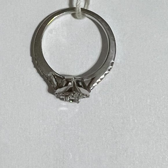 Brand new beautiful diamond 14K white gold ring - Picture 6 of 6